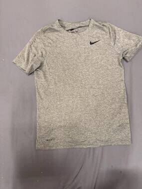 Nike Dri-Fit Short Sleeve T-Shirt Kids Medium Gray Heathered Athletic Swoosh